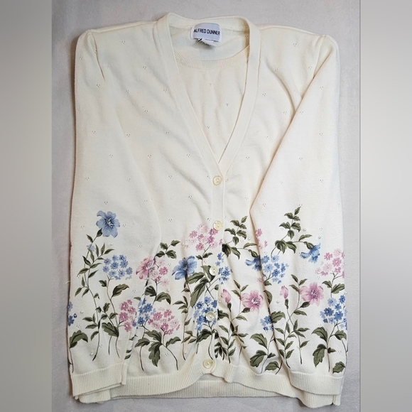 Alfred Dunner Sweaters - EUC Alfred Dunner Small Faux Twin Button/Beaded Print Cardigan.